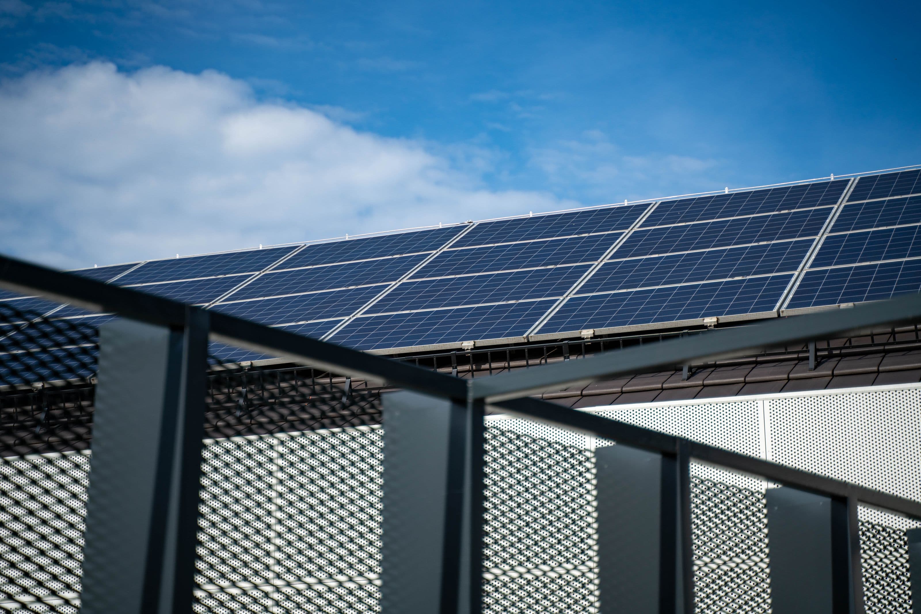Photovoltaik-Module auf einem Gebäudedach